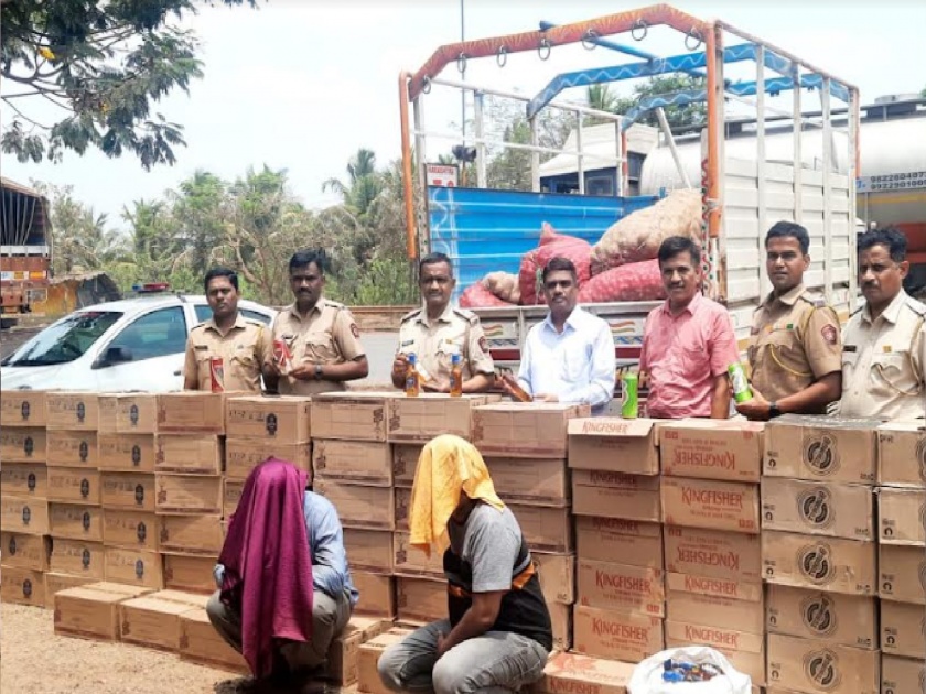 Illegal traffic of Goa-made liquor stopped, two arrested; 10 lakhs worth seized | गोवा बनावटीच्या दारूची अवैध वाहतूक रोखली, दोघे ताब्यात; १० लाखांचा मुद्देमाल जप्त 