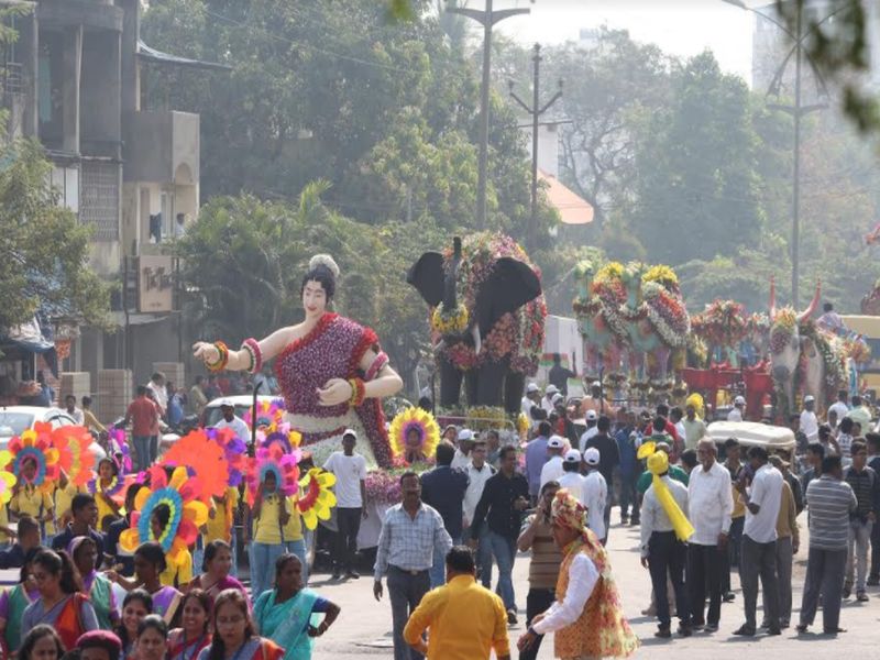 Carnival Rally launches flower festival in Kolhapur, pictures of flowers and flowers | कोल्हापुरात कर्निव्हल रॅलीने फ्लॉवर फेस्टिव्हलची सुरुवात, पाना-फुलांनी सजविलेल्या चित्ररथांचा सहभाग