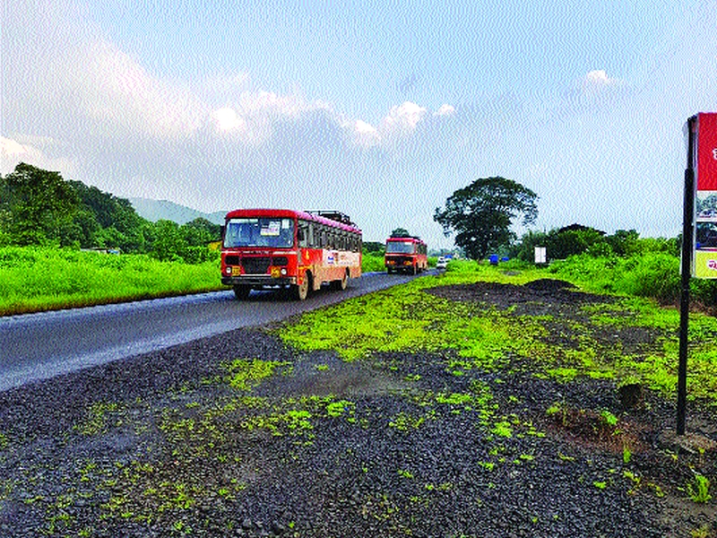  Navakandi transport on national highway, three lakh vehicles leave for Konkan, commendable performance of Raigad Transport Police | राष्ट्रीय महामार्गावर वाहतूक विनाकोंडी, तीन लाख वाहने कोकणाकडे रवाना,  रायगड वाहतूक पोलिसांची कौतुकास्पद कामगिरी