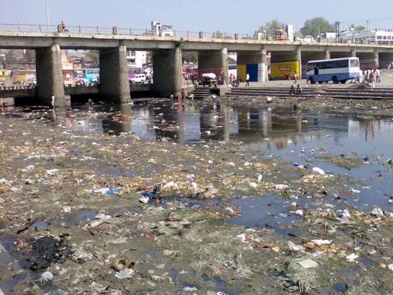 Godavari polluted despite spending 500 crores of rupees | पाचशे कोटी रुपये खर्च करूनही गोदावरी प्रदूषितच