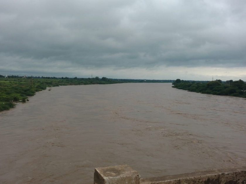 life disrupted after godavari river gets flooded | गोदावरीला महापूर आल्यानं जनजीवन विस्कळीत