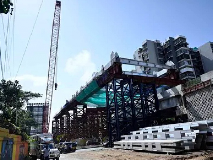 Chief Minister's warning on Gokhale bridge work Mumbai in Andheri | गोखले पुलाच्या कामावरुन मुख्यमंत्र्यांचा इशारा