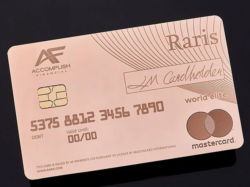 This is solid gold 18 carat debit card royal mint invest made this | बाबो! पूर्णपणे सोन्यापासून तयार केलं आहे हे ATM कार्ड, किंमत वाचून व्हाल अवाक्... 