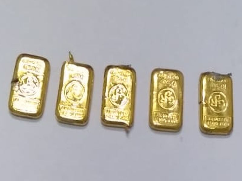 smuggled gold captured at Dabolim airport | दाबोळी विमानतळावर तस्करीचे सोने जप्त