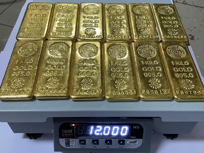 12 crore gold seized at airport in 12 days; Action by the Customs Department | १२ दिवसांत १२ कोटींचे सोने विमानतळावर जप्त; सीमा शुल्क विभागाची कारवाई