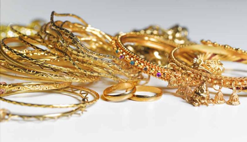 Servants grab in Sarafa shops : Quarter to KG gold misappropriated | सराफा दुकानात नोकरांनीच मारला हात : पाऊण किलो सोन्याची अफरातफर