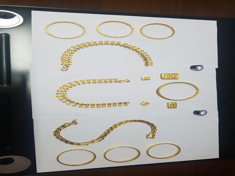 31 lakhs of gold seized from the airport toilet at Daboli airport | दाबोळी विमानतळावर विमानाच्या शौचालयातून ३१ लाखांचे सोने जप्त