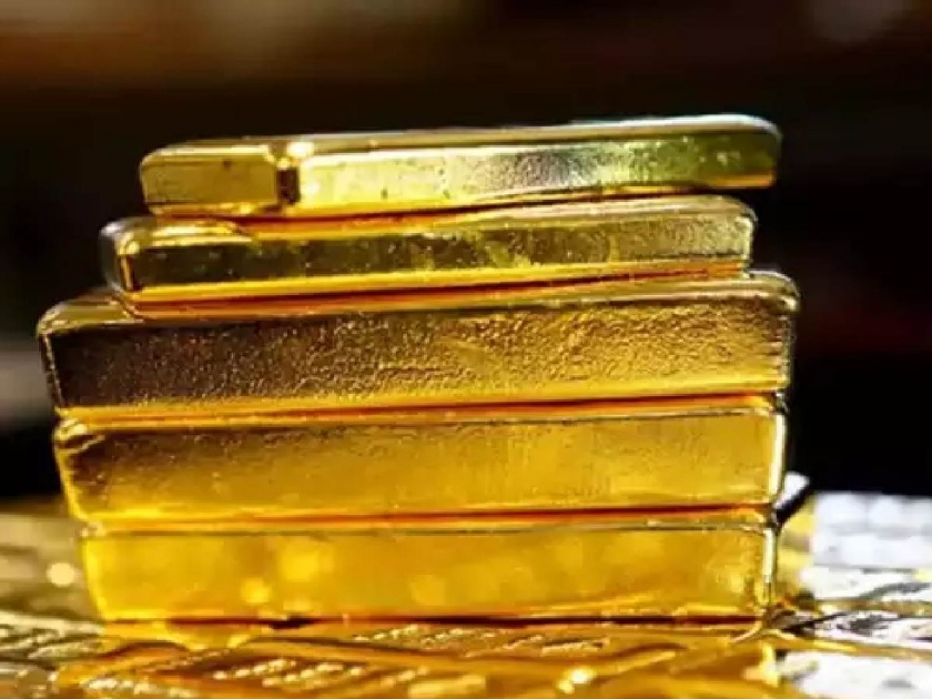50 lakh gold hidden in a sauce bottle! A passenger who came to Mumbai from Kuwait was arrested | सॉसच्या बाटलीत लपवले ५० लाखांचे सोने! कुवेतमधून मुंबईत आलेल्या प्रवाशाला अटक