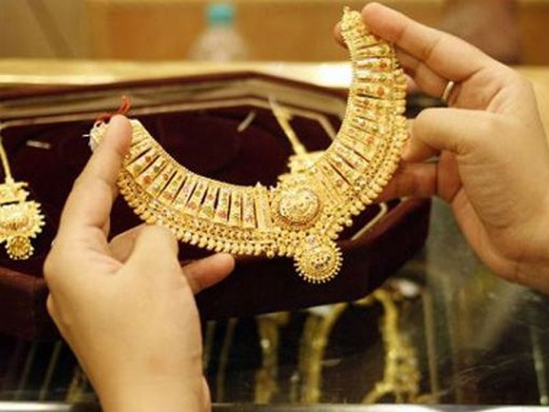 gold seized by the bank for recovery of one rupee loan | एक रुपयाच्या कर्जाच्या वसुलीसाठी बँकेने जप्त केले लाखोंचे सोने