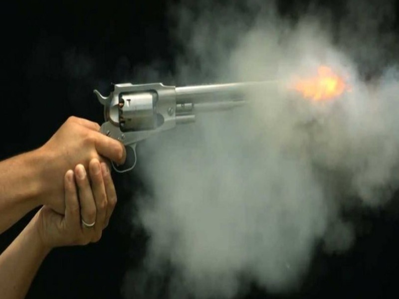 Daytime firing in Khadakmal Aali in Pune; Thief injured in firing | पुण्यातील खडकमाळ आळीत भरदिवसा गोळीबार; फायरिंगमध्ये चोरटा जखमी