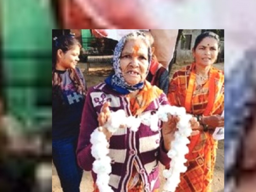 75-year-old grandmother met Rahul Gandhi | ७५ वर्षीय विमला आजींनी घातला राहुल गांधींना कापसाचा हार ! शेतकऱ्यांची व्यथा मांडण्यासाठी आजी उतरल्या रस्त्यावर