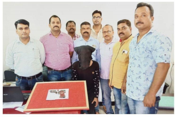 In Nagpur, the notorious accused was arrested along with the country made pistol | नागपुरात कुख्यात आरोपीस देशी कट्ट्यासह अटक
