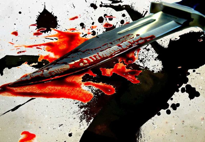 Two friends were seriously injured in a knife attack by a gangster | गुंडाच्या चाकूहल्ल्यात दोन मित्र गंभीर जखमी