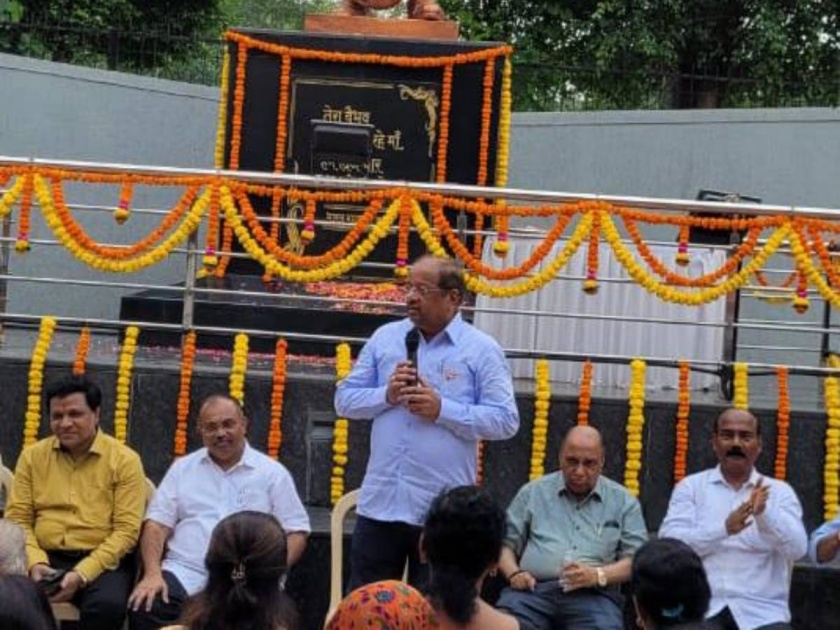 Struggle for a year and a half while erecting the statue of Bharat Ratna Atal Bihari Vajpayee in Kandivali! | कांदिवलीत भारतरत्न अटलबिहारी वाजपेयी यांचा पुतळा उभारताना दीड वर्षे करावा लागला संघर्ष!