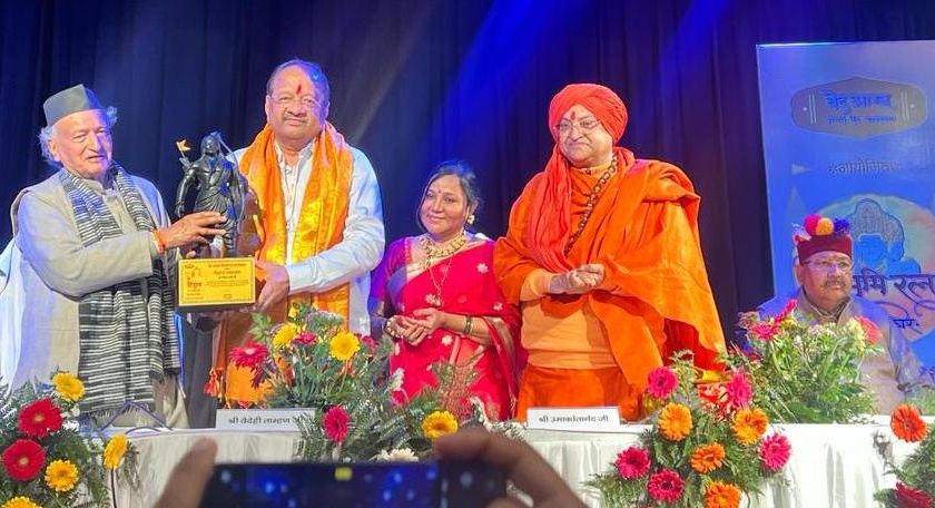 bjp mp gopal shetty awarded pillar of hindutva award 2024 | खासदार गोपाळ शेट्टी यांना "पिलर ऑफ हिंदुत्व पुरस्कार २०२४" प्रदान