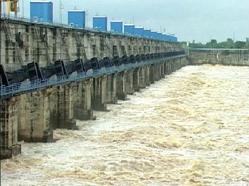 Heavy rains in Bhandara district; All 33 gates of Gosekhurd opened, discharging 7008.48 cusecs of water | भंडारा जिल्ह्यात अतिवृष्टी; गोसेखुर्दचे सर्व ३३ दरवाजे उघडले, ७००८.४८ क्युसेक पाण्याचा विसर्ग