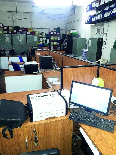 No one on Wednesday at government office in Nagpur | नागपुरात  सरकारी कार्यालयात बुधवारीही शुकशुकाट