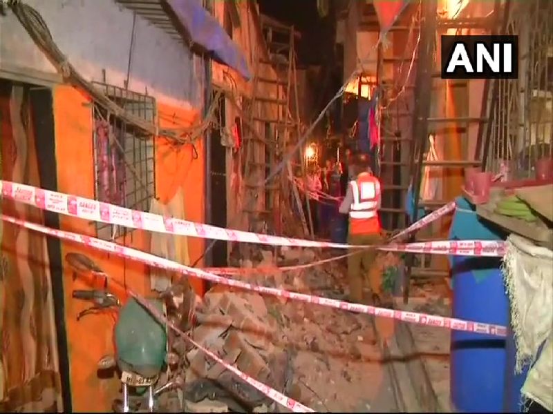  Seven others injured in house collapse in Goa | गोवंडीत घर कोसळून सात जण जखमी  