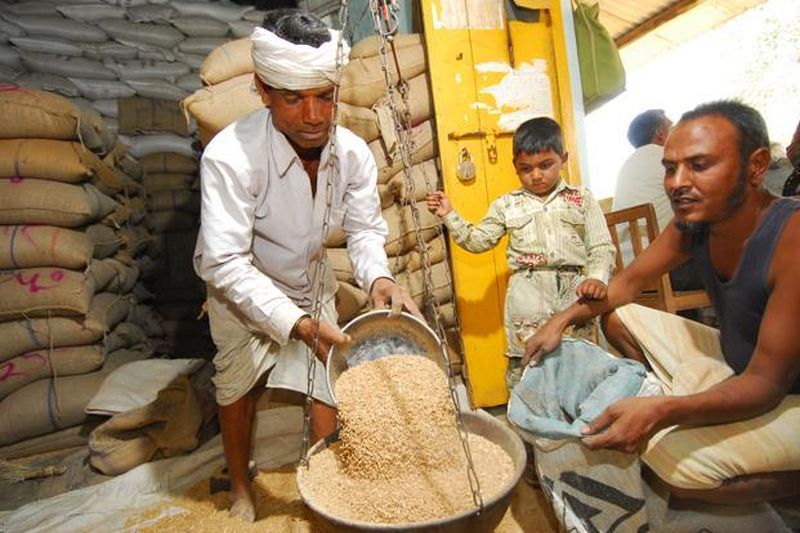 Distribution of foodgrains to 65% ration card holders | ६५ टक्के  शिधापत्रिकाधारकांना अन्नधान्याचे वाटप  