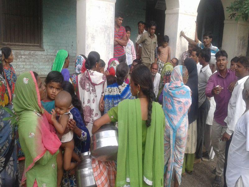 Gram Panchayat office stalled for water | पाण्यासाठी महिला धडकल्या ग्रामपंचायत कार्यालयावर