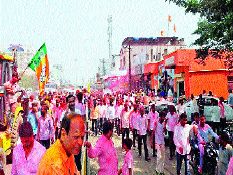  BJP in Vidharbha, Congress-Nationalist in West Maharashtra, third party sarpanch in Solapur; The fort of Sindhudurg maintains the fort | विदर्भात भाजपा, पश्चिम महाराष्ट्रात काँग्रेस-राष्ट्रवादी, सोलापुरात तृतीयपंथी सरपंच; सिंधुदुर्गचा गड राणेंनी राखला  