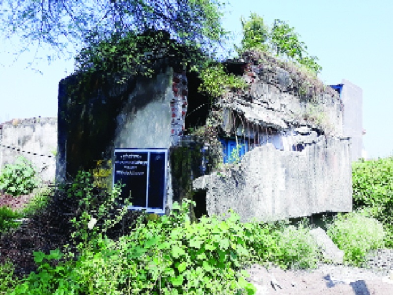 14 GramPanchayat's are Without building in Bhokar taluka | ग्रामसचिवालयाचा कारभार उघड्यावर; भोकर तालुक्यातील १४ ग्रामपंचायती इमारतीविना