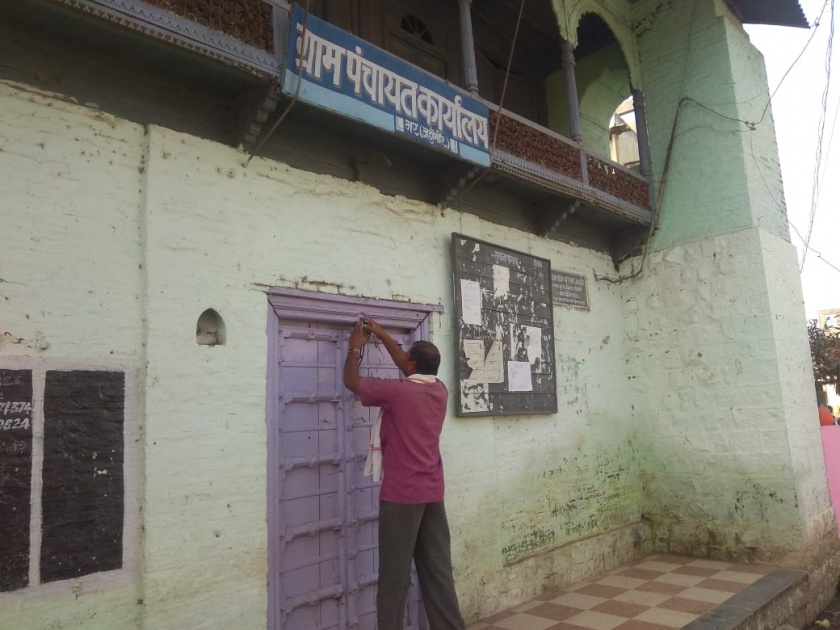 question is not being solved; villagers lock the grampanchayat | प्रश्न निकाली निघत नसल्याचे पाहून ग्रामपंचायतला ठोकले कुलुप