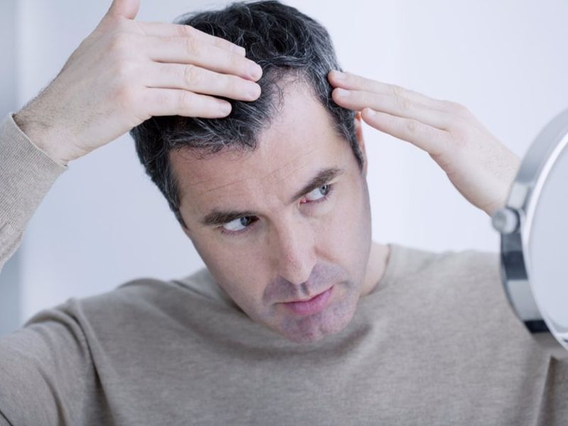 Common mistakes to avoid for grey hair | तुमच्या 'या' सवयींमुळे पांढरे होतात तुमचे केस!