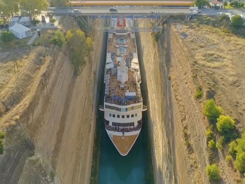 Watch viral video of giant cruise cross the Corinth canal in Greece | Video : ७२ फूट रुंदीच्या भव्य जहाजाचा अनोखा रेकॉर्ड, व्हिडीओ पाहून व्हाल थक्क!