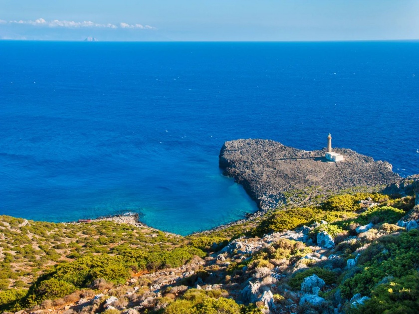 This Gorgeous Greek Island Wants To Pay People To Move There | 'या' सुंदर बेटावर राहण्यासाठी लोकांना सरकारकडून मिळणार मोफत घर अन् महिन्याला ४० हजार रूपये!
