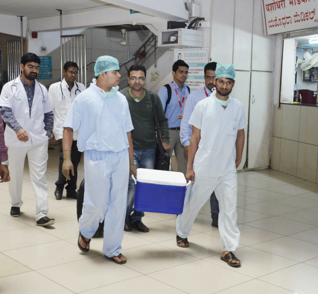 Sixth Green Corridor campaign successful in Solapur, donated to Pune hospital, Solapur hospital | सोलापुरात सहाव्यांदा ग्रीन कॉरिडॉर मोहीम यशस्वी, यकृताचे पुण्याला, डोळे सोलापूरच्या शासकीय रुग्णालयास दान