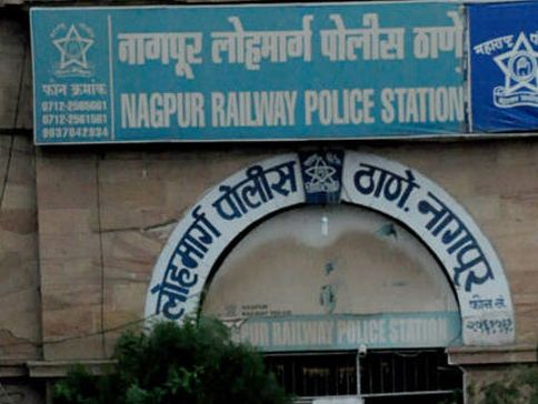 Police Corona Positive in Nagpur Railway Station: Senssation among the staff | नागपूर लोहमार्ग ठाण्यातील पोलीस कोरोना पॉझिटिव्ह : कर्मचाऱ्यांमध्ये खळबळ