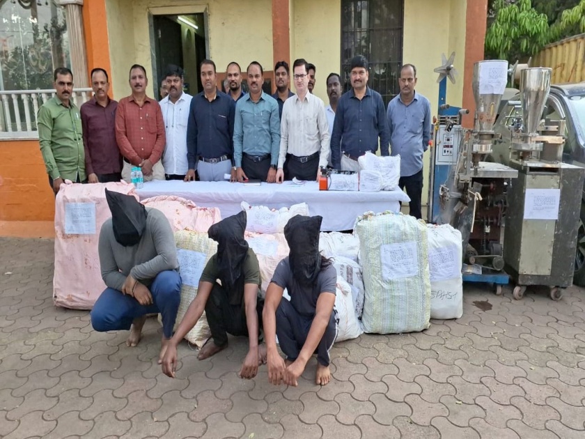 Gutkha making factory at Kuswali near Hajimalang Road; 17 lakhs worth seized | हाजीमलंगरोड लगतच्या कुसवलीत चक्क गुटखा बनविण्याचा कारखाना; १७ लाखांचा मुद्देमाल जप्त