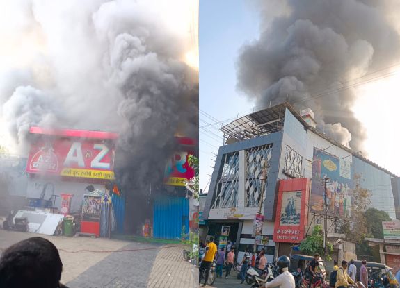 A to Z cell in Chandrapur was gutted by fire, houses in the area were also gutted | चंद्रपुरातील ए टू झेड सेलला भीषण आग, परिसरातील घरेही आगीच्या कवेत