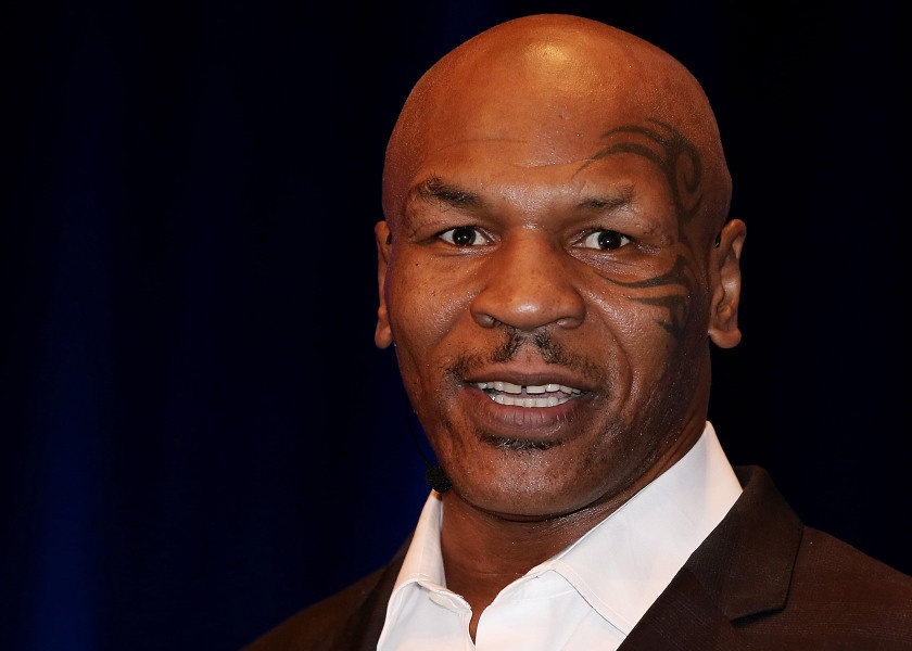 Tyson to return to boxing after 15 years; Punch to the trainer during practice | टायसन १५ वर्षानंतर बॉक्सिंग रिंगणात परतणार; सरावादरम्यान ट्रेनरवर केला ठोशांचा प्रहार