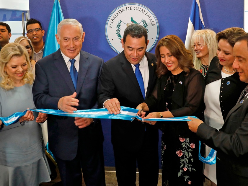 Guatemala opens embassy in Jerusalem after US move | अमेरिकेनंतर ग्वाटेमालानेही दुतावास जेरुसलेमला हलवला, नव्या घडामोडींना वेग