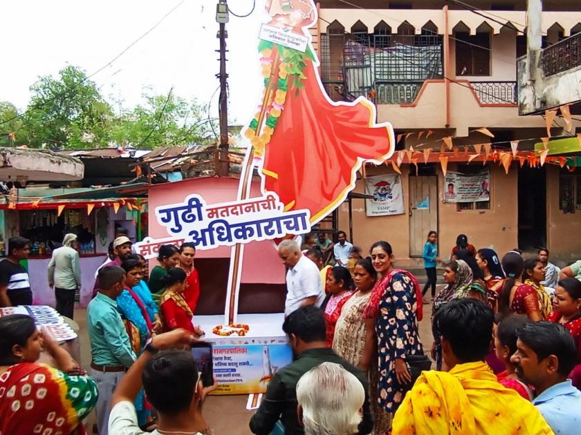 Polling booth set up in Ganga Jamuna in nagpur | गंगा जमुनात उभारली मतदानाची गुढी 