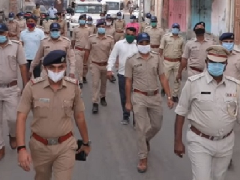 Conversion of hundreds of Hindu girls by Islamic Trust in Gujarat, shocking revelation in police chargesheet | इस्लामिक ट्रस्टकडून शेकडो हिंदू मुलींचे धर्मांतर, पोलिसांच्या आरोपपत्रात धक्कादायक खुलासा