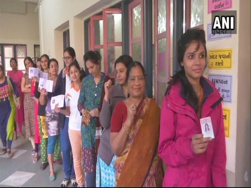Gujarat assembly election: First phase voting begins | गुजरात विधानसभा निवडणूक: चार वाजेपर्यंत 60 टक्के मतदान