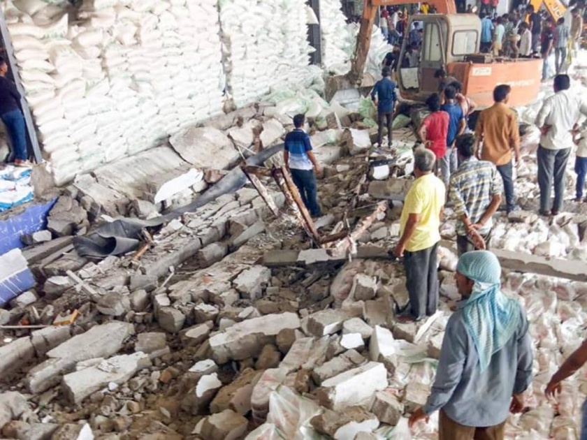 12 killed as factory wall collapse accident in gujarat rs 6 lakh assistance to the families of the deceased | कारखान्याची भिंत कोसळून १२ ठार; गुजरातमधील दुर्घटना, मृतांच्या कुटुंबीयांना ६ लाखांची मदत