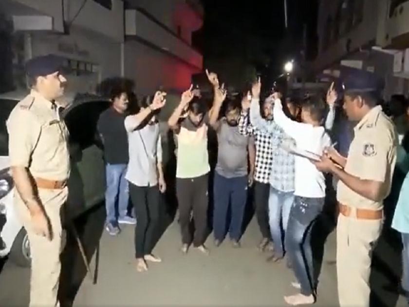 Gujarat Rajkot news; police arrested seven drunker youth and made them to dance on the same street | Video: दारुड्यांना घडली चांगलीच अद्दल; पोलिसांनी अटक केले आणि त्याच ठिकाणी नाचायला लावले