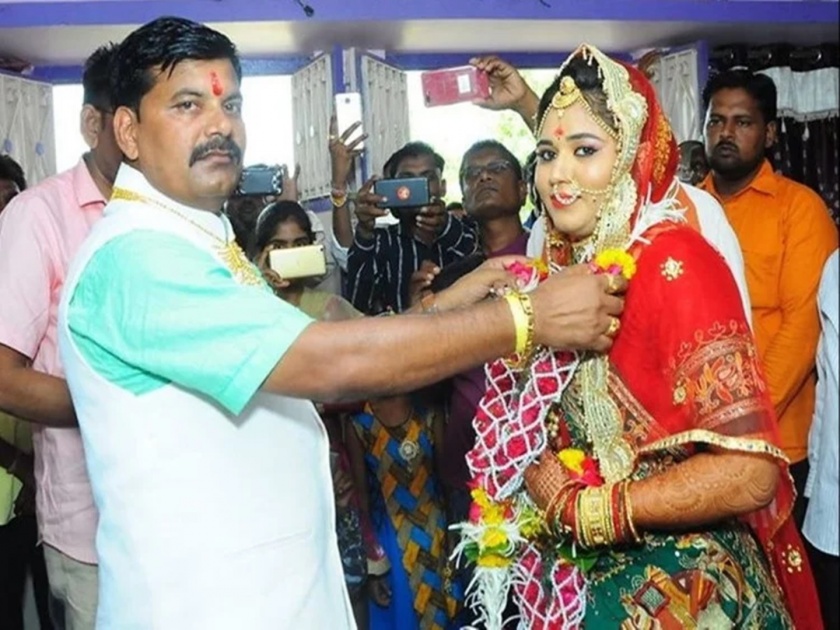 vice president bjp mahila morcha married with BJP leaders | 18 वर्षांनी लहान भाजप पदाधिकाऱ्याशी 45 वर्षीय भाजप नेत्याचा तिसऱ्यांदा विवाह