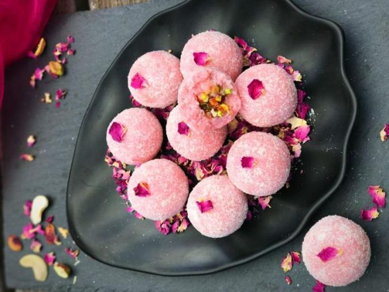 Diwali 2018 : diwali special recipes try healthy and tasty rose ladoo | Diwali 2018 : तुम्हालाही आवडतील असे गुलाबी गुलकंदाचे लाडू!