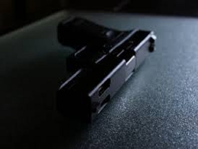 Exciting! A pistol and two live cartridges were found in the cake shop | खळबळजनक ! केक शॉपमध्ये सापडले पिस्टल व दोन जिवंत काडतुसे