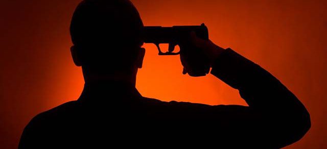 Gadchiroli policeman shot himself | गडचिरोलीत पोलिसाने झाडली स्वत: वर गोळी