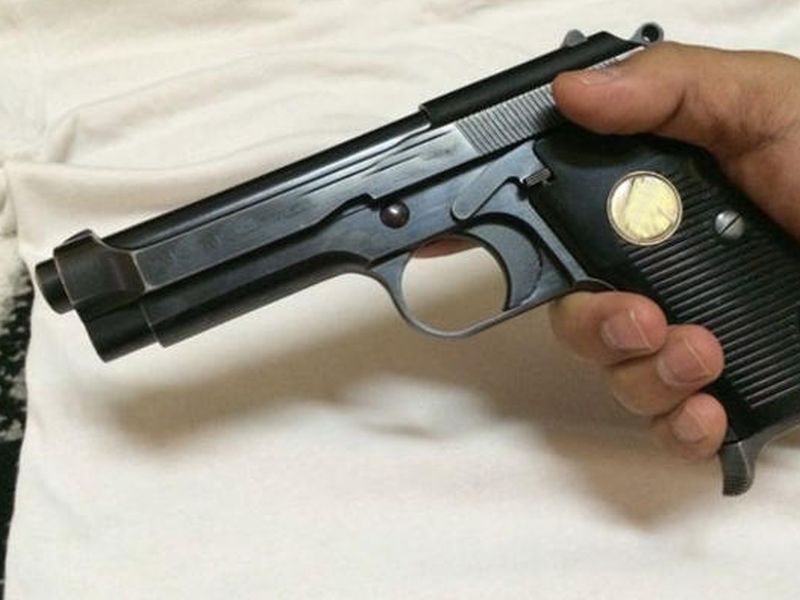police arrest gun holder in marketyard | सराईत गुन्हेगाराकडून देशी कट्टा जप्त