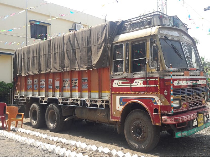 In Gevarai police seized 80 sacks of Gutkha from the truck | गेवराईजवळ ट्रकमधून ४५ लाखाचा ८० पोते गुटखा जप्त 