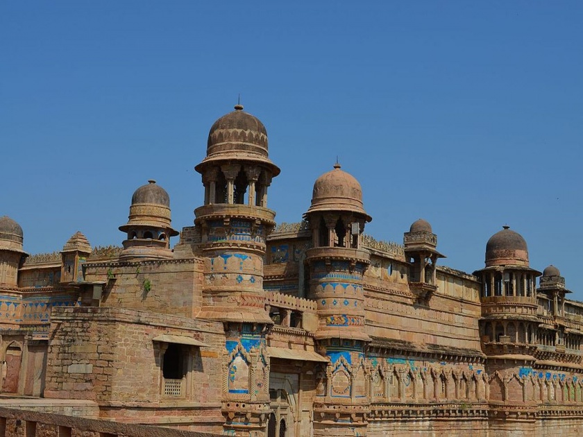 Gwalior fort is known to be biggest fort in India | देशाची संस्कृती जतन करून ठेवणारा ग्वाल्हेर किल्ला, जाणून घ्या कधी जाल!