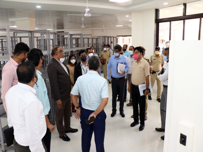 Inspection of new administrative building at Palghar; After the inspection, a review meeting was held on the issues and problems in the district | पालघरमधील नवीन प्रशासकीय इमारतीची केली पहाणी; पहाणीनंतर जिल्ह्यातील प्रश्न व समस्या वर घेतली आढावा बैठक