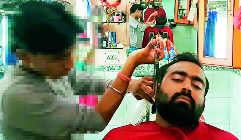 Hairdressing work from 1400 shops in Solapur city | सोलापूर शहरात १४०० दुकानातून केश कर्तनाचे काम